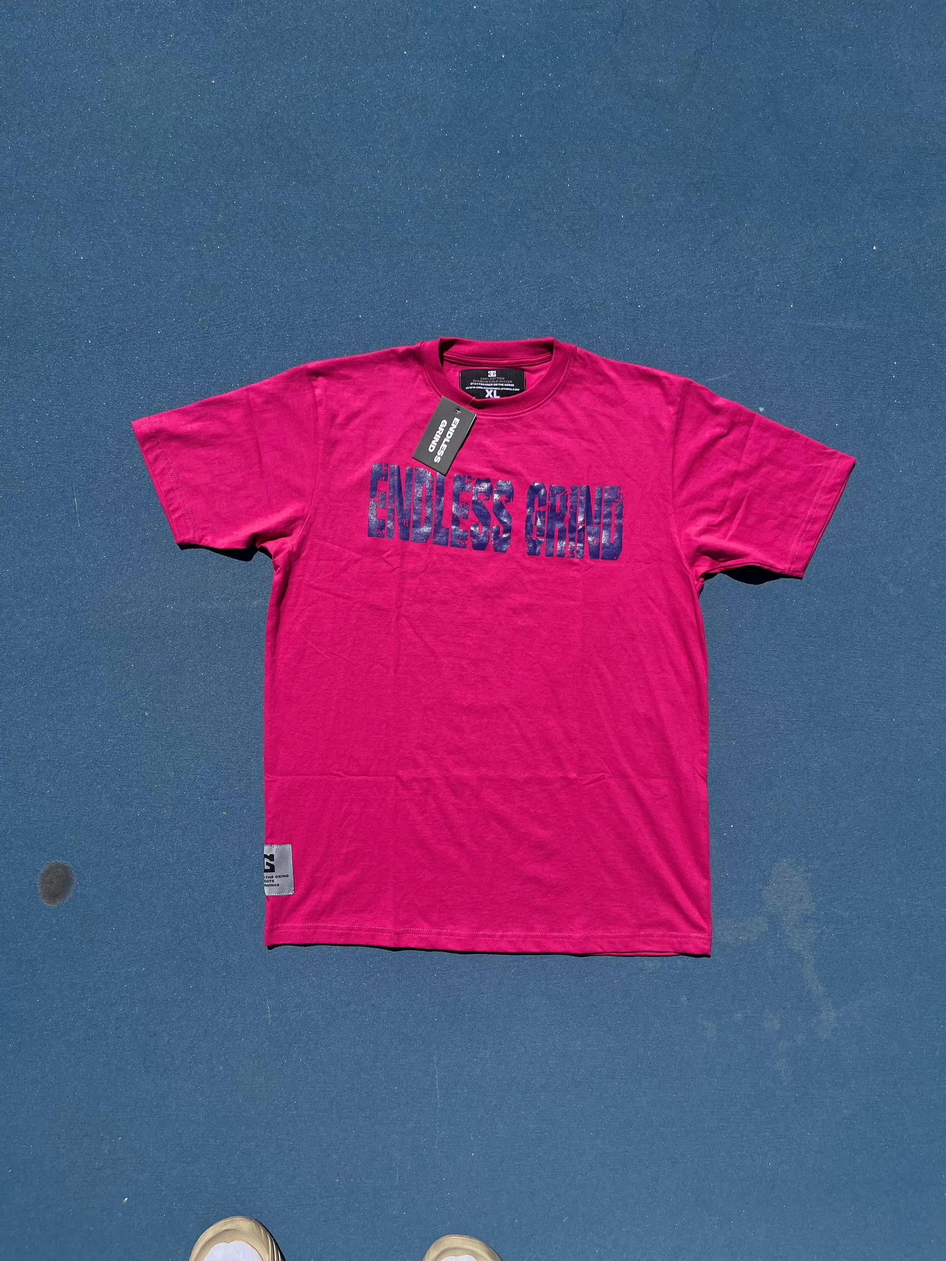 “PINK REIGN” LION LOGO TEE