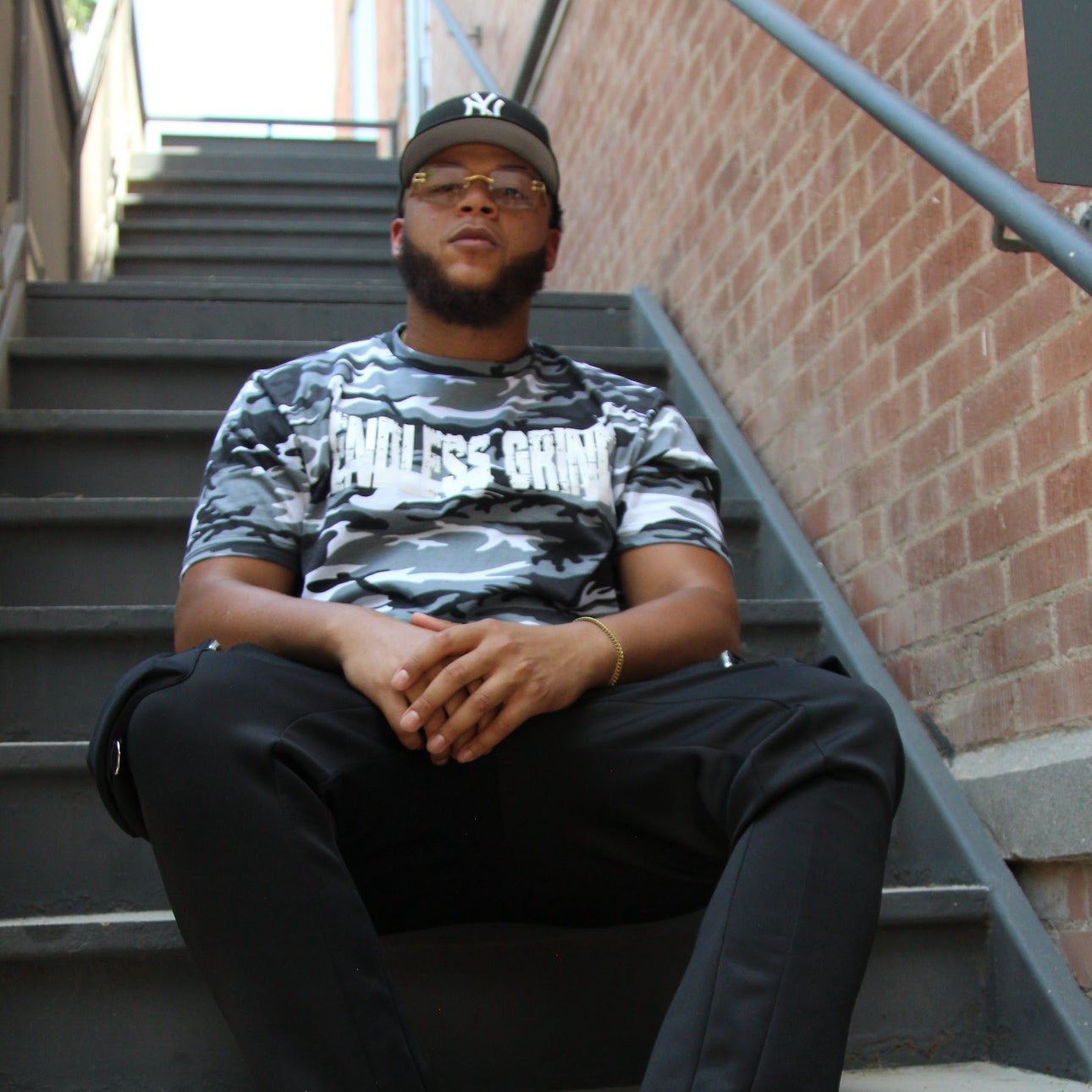 “GREY CAMO” LION LOGO TEE