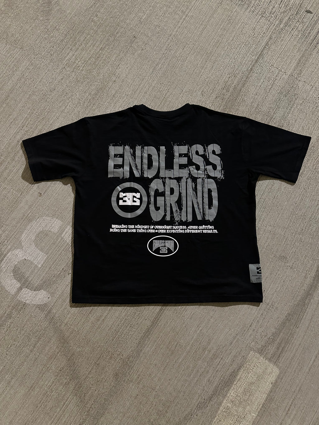 BLACK STATEMENT TEE