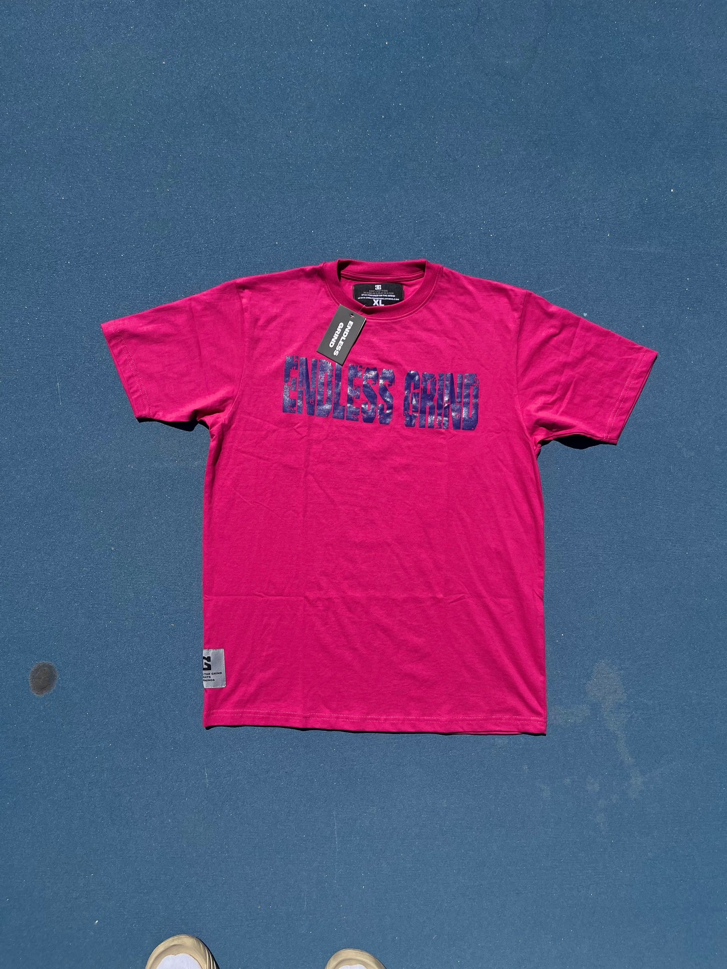 “PINK REIGN” LION LOGO TEE