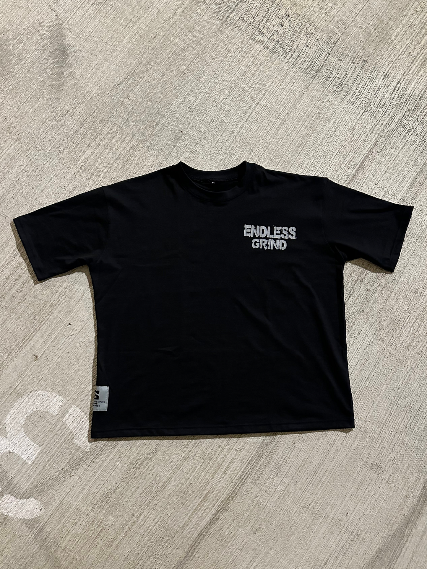 BLACK STATEMENT TEE